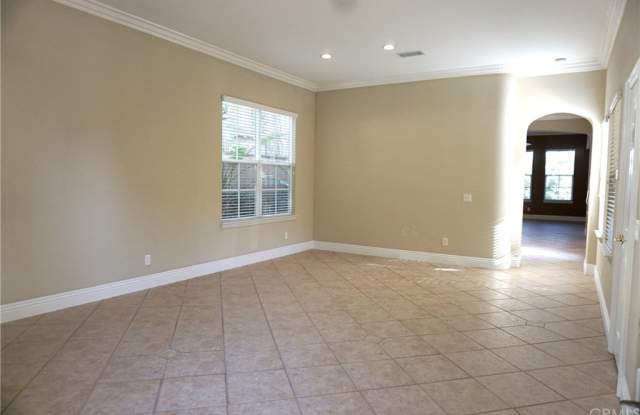 112 SPRING VALLEY Gallery 3
