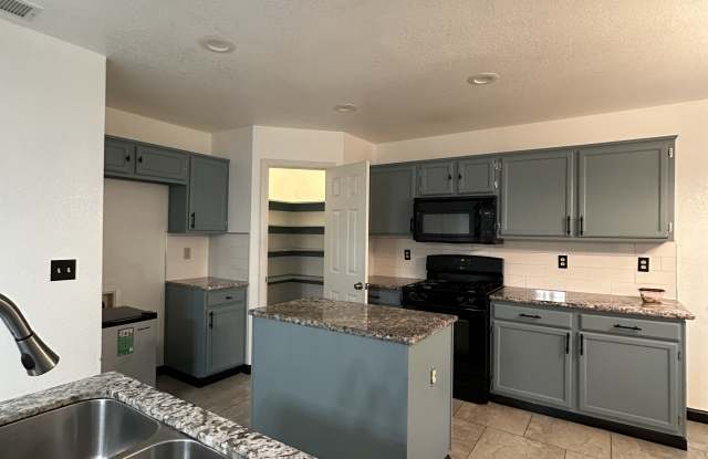 2404 South Fresno Avenue photos photos