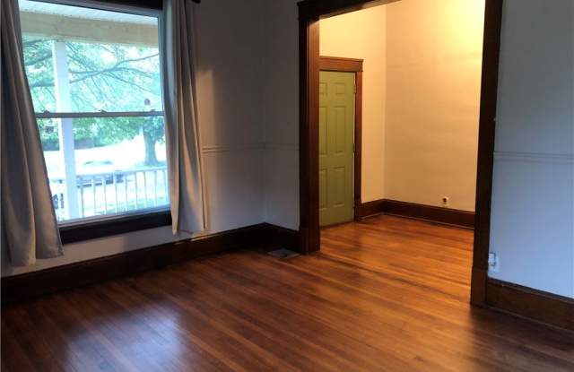 942 Locust Avenue Gallery 3