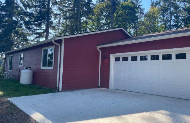 Newer Double Bluff Home In The Woods! photos photos