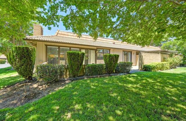 Spacious Two Bedroom Two Bathroom Condo in Citrus Heights Gallery 1