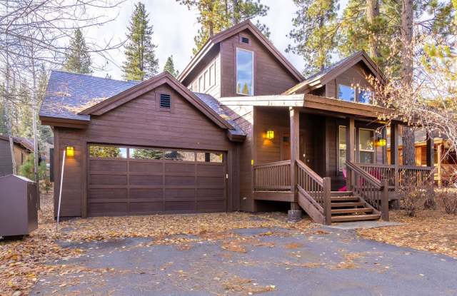 Amazing corporate housing! 3 bed 3 bath fully furnished house in central Truckee! Available for long term! Pet Friendly! photos photos