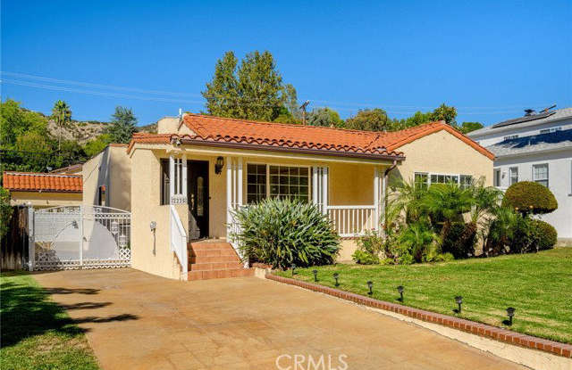 2225 East Glenoaks Boulevard Gallery 2