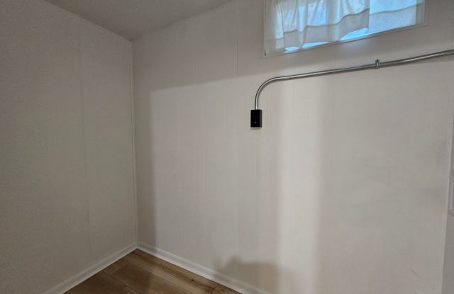 New Everything and Super Cool Lower Level 2 Bedroom Gallery 3