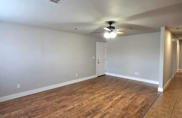 Single-Level 3-Bedroom Home with Fenced Backyard in Rogers Gallery 3