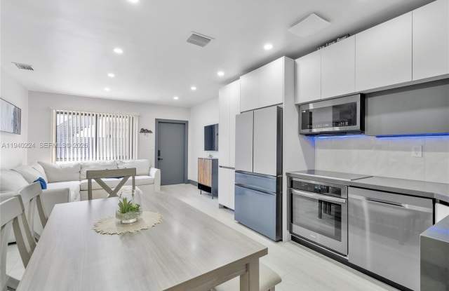 100 NE 71st St photos photos