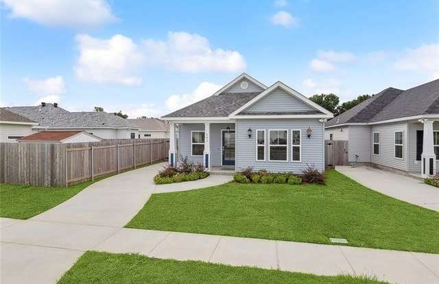 693 ST GEORGE Avenue - 693 Saint George Avenue, Elmwood, LA 70121