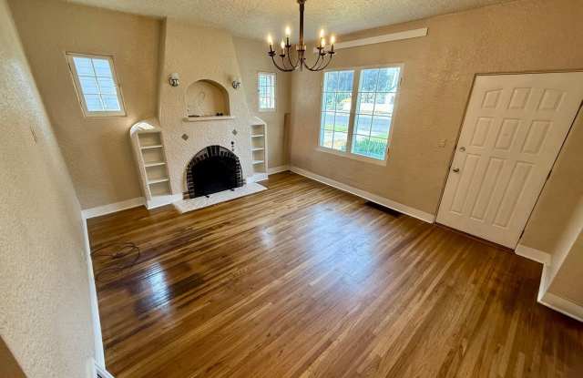 Charming 3-Bedroom Home with Fenced Yard & Basement Storage Gallery 4