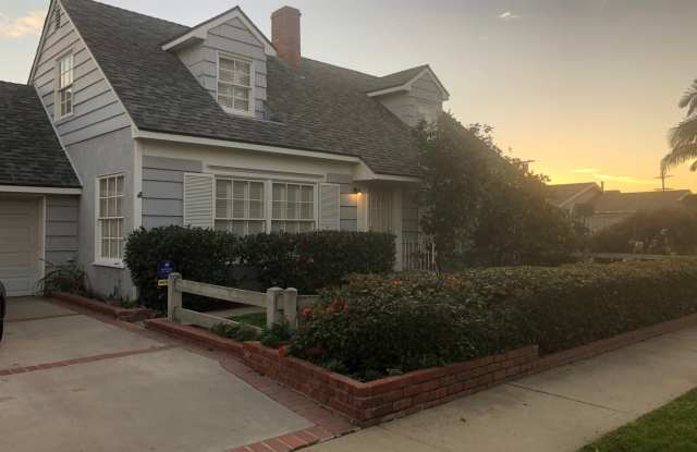 Gigantic Cozy Home with pool for rent in Northridge! - 16842 Liggett St, Los Angeles, CA 91343