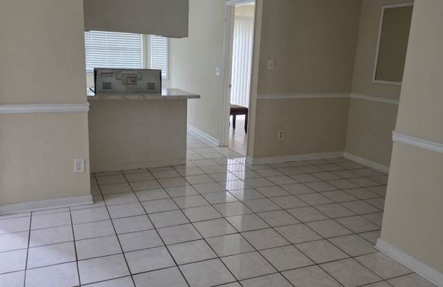 Convenient Living Near Lincoln High – 3725 Sutor Court Gallery 4