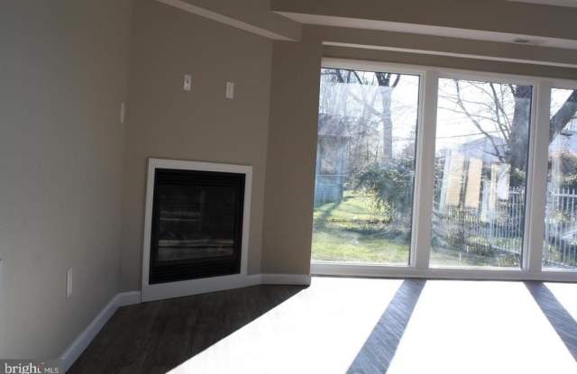 321 CHERRY HILL BOULEVARD Gallery 4