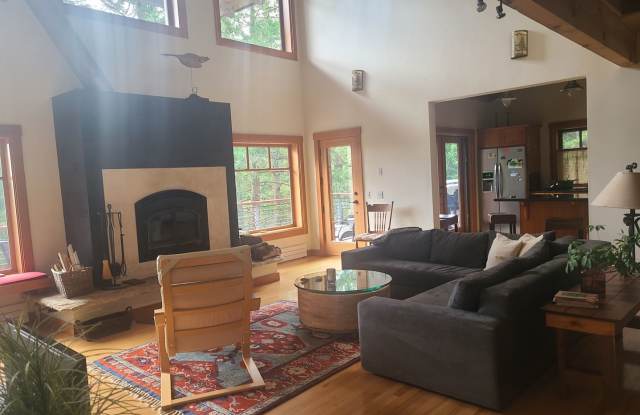 Lovely Rental Home on Cady Mountain Gallery 1