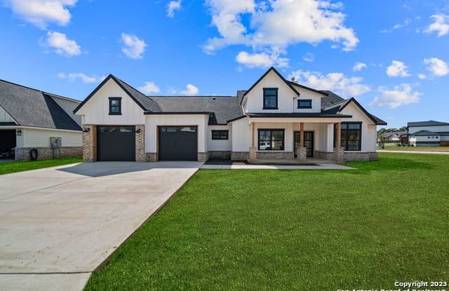 100 Magnolia Cir E - 100 Magnolia Circle East, La Vernia, TX 78121