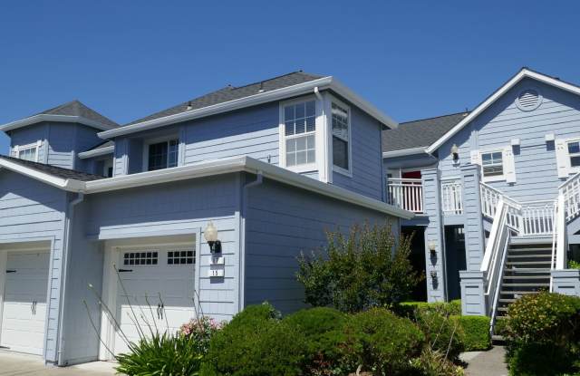THREE BEDROOM / TWO BATH CONDO TOWNHOME WITH GARAGE IN MARIN LAGOON Gallery 1