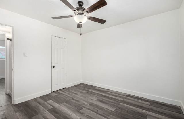 Two Bedroom with Yard & Washer/Dryer - 4 Weeks of Free Rent! Gallery 4