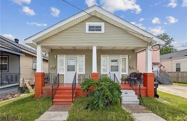 1137 DESLONDE Street photos photos