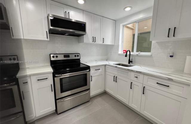 946 W 37th Ter photos photos