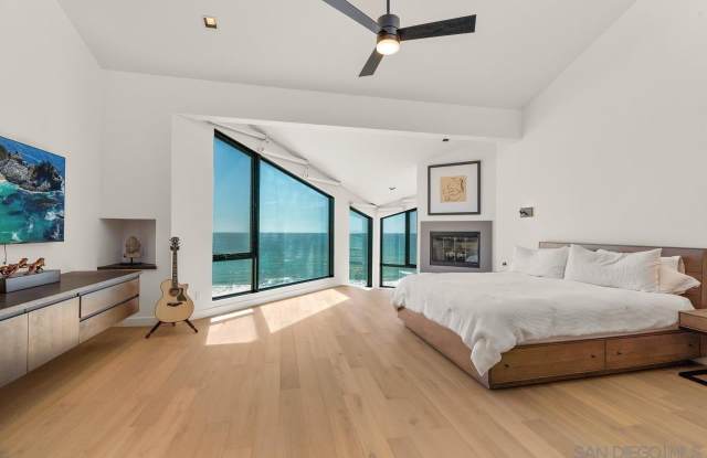 135 S Sierra Ave - 135 South Sierra Avenue, Solana Beach, CA 92075