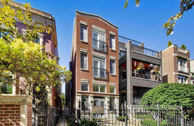 3928 N Greenview Avenue Gallery 1