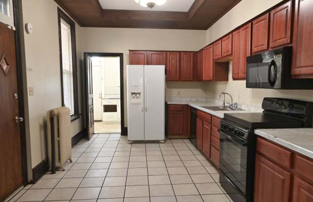 Large Single-Family Home on 3rd Street with Garage Parking Gallery 4
