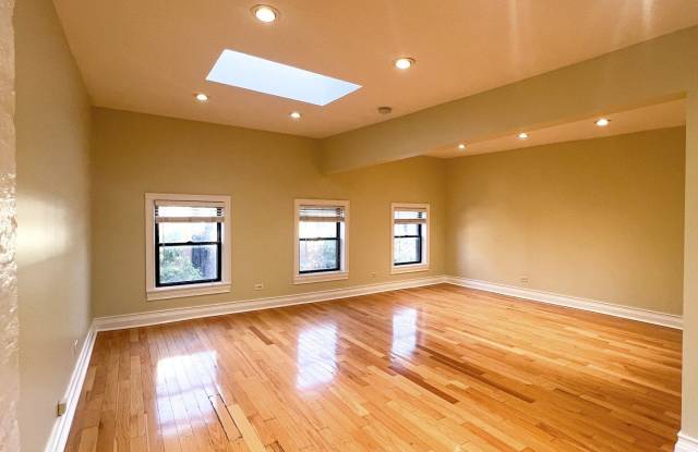 1504 N Wells Street Gallery 4