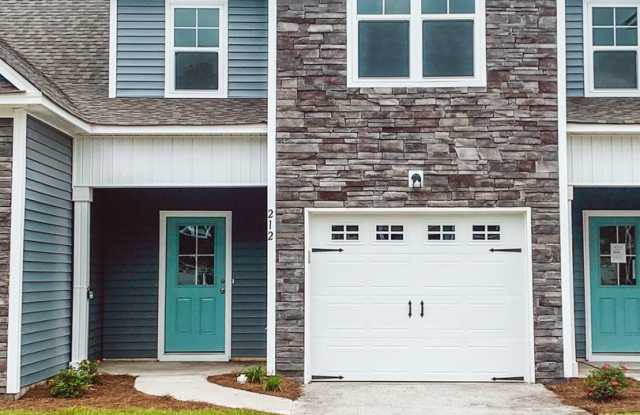 3 Bed, 2.5 Bath Townhome in Stonebay! - Sneads Ferry Gallery 1