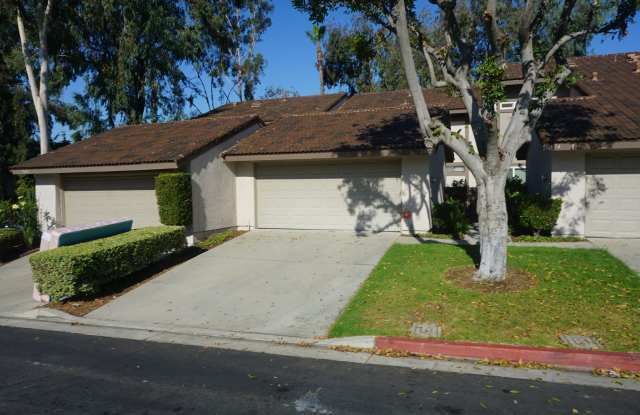 Lovely 3 Bed 2.5 Bath Fullerton Townhome - 2652 Monterey Place, Fullerton, CA 92833