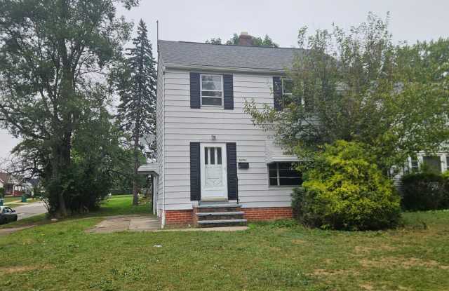 Spacious 3-Bedroom Home on a Large Corner Lot photos photos