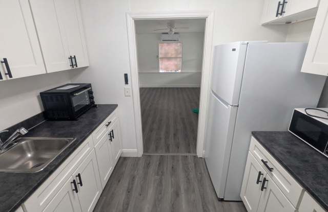 First Floor One Bedroom, One Bathroom For Rent, Pets Welcome, and Private Covered Parking Gallery 3