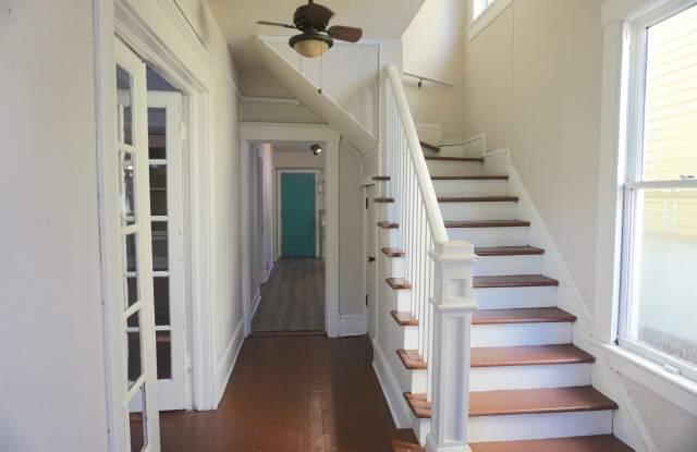 517 E Henry St Gallery 2