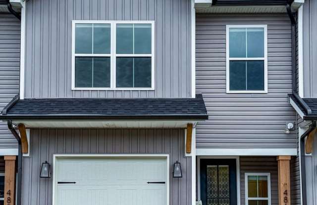 Knoxville 37918 - 3 bedroom, 2.5 bath home - Contact Dustin Fisher (865) 773-7458 photos photos
