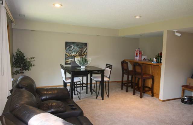 Entertainers dream in the heart of Eden Prairie! 3000+sf, updated, beautiful yard!! - 6864 Hallmark Drive, Eden Prairie, MN 55346