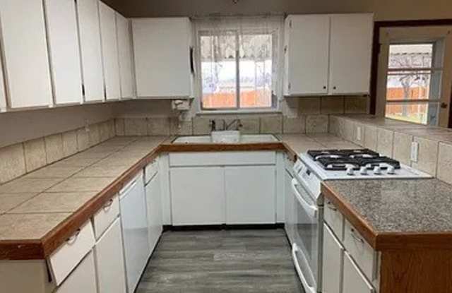 2005 Gunnison Ave photos photos