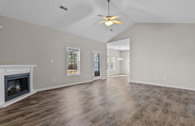 3 bed 2 bath in Broadway! Gallery 4