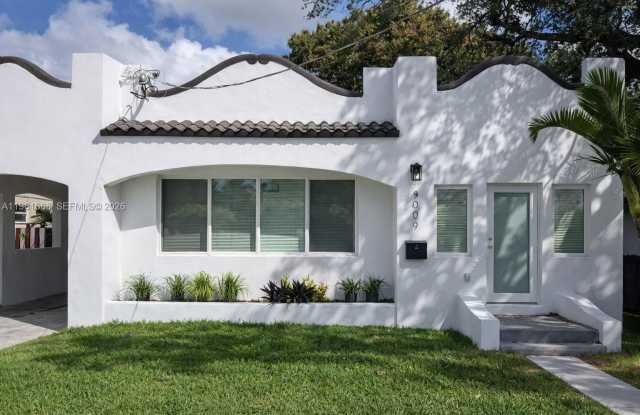 3079 NW Flagler Ter photos photos