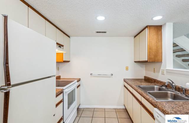 2 bedroom condo in Coventry Communities Gallery 4