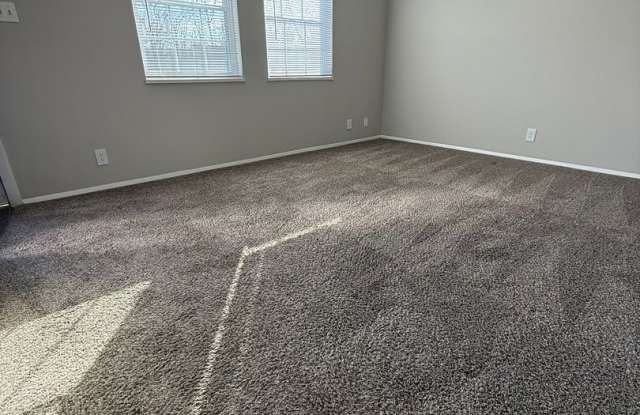 Spacious 2-Bedroom Townhome – Move-In Ready! photos photos