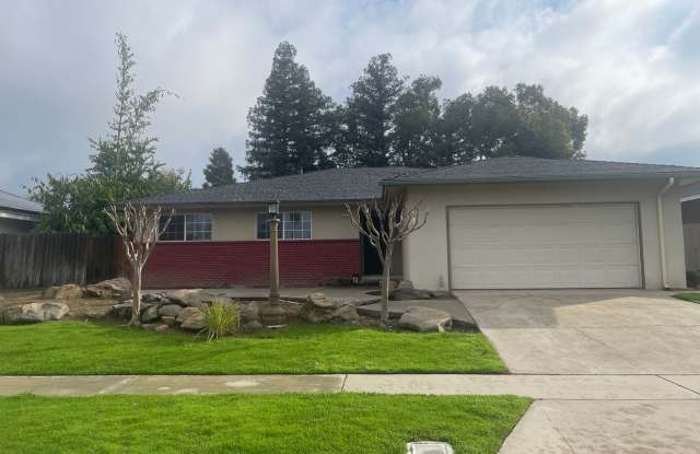Spacious home recently remodeled, newer appliances  more. Lots of room! - 2222 North Laureen Avenue, Fresno, CA 93703