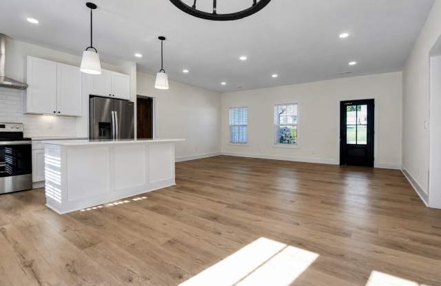 Modern Pet-Friendly Home with Two-Car Garage, Pool and Dog Park Gallery 3