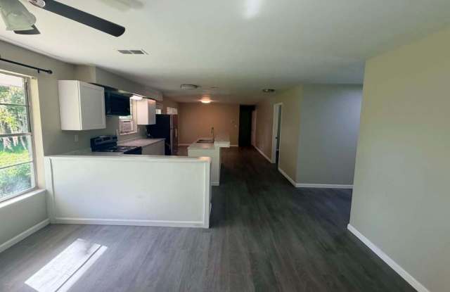 471 THERESA CT Gallery 2