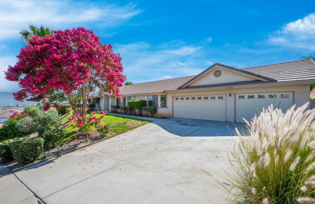 Spacious 4 Bedroom 3.5 Baths with Views!! photos photos