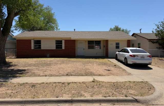 CALL FOR MOVE IN SPECIAL!!! Room for Everyone! Charming 4-Bed 1.5 Bath photos photos CALL FOR MOVE IN SPECIAL!!! Room for Everyone! Charming 4-Bed 1.5 Bath photos photos