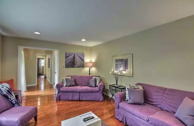 841 Artwood Rd.,NE Road NE Gallery 4