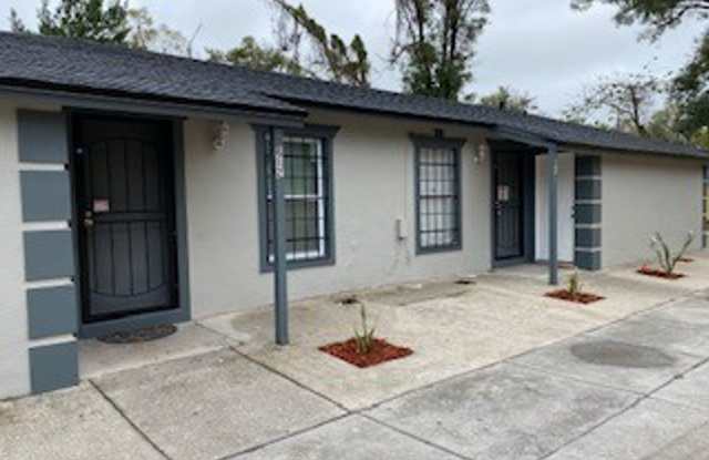 2BR/1BA TRIPLEX LOCATED DOWNTOWN ORLANDO - 616 Columbia Street, Orlando, FL 32805
