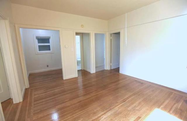 VERY LARGE 1 BEDROOM APARTMENT (HAS BEEN USED AS A 2 BEDROOM) Gallery 4