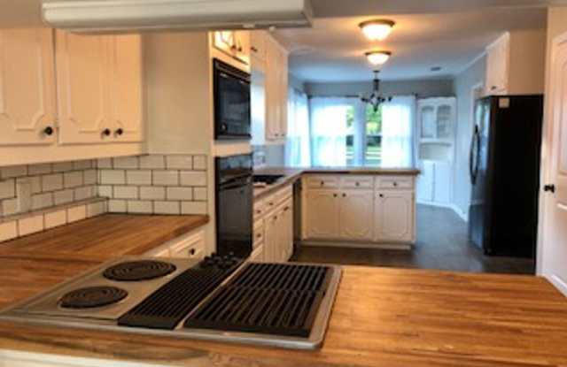 1307 Aldridge-House-Commerce-"September Move-In Special for Qualified Renters - No September Rent, Deposit Only" photos photos