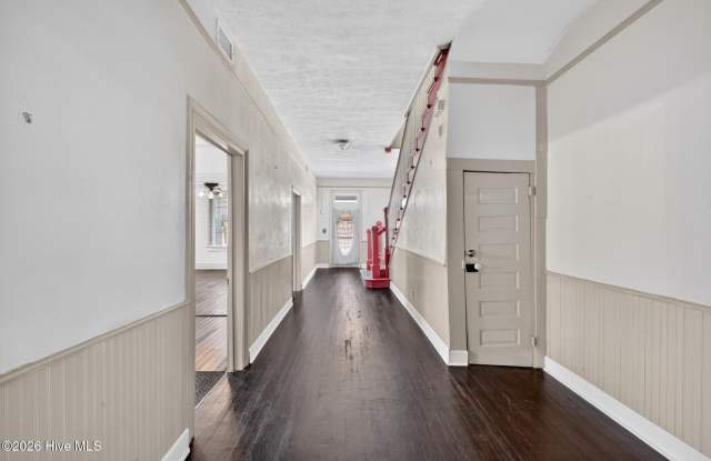 1102 Phillips Street Gallery 3