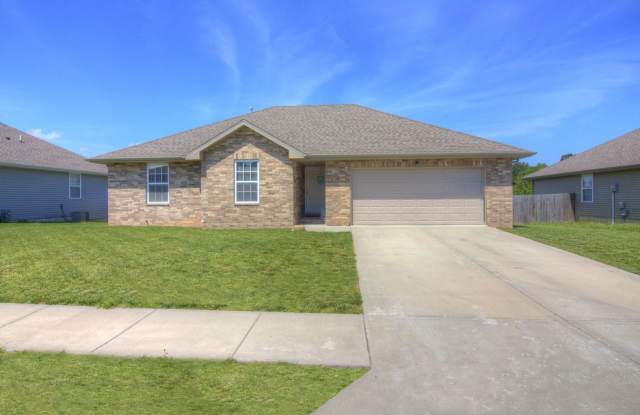 3 Bedroom, 2 Bathroom in Nixa! - 1661 North Mallard Drive, Nixa, MO 65714