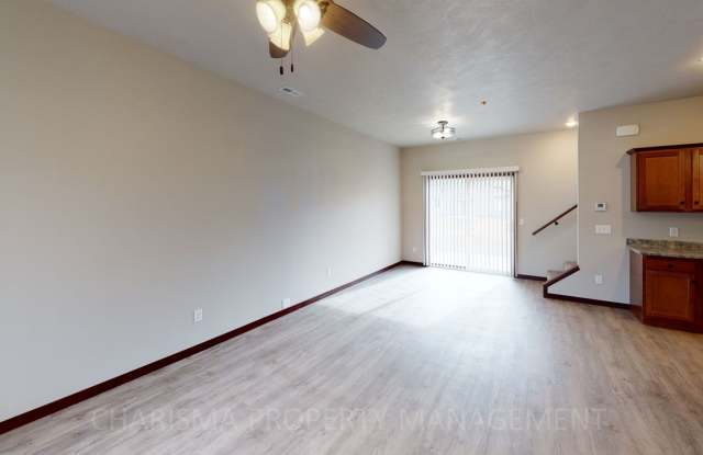 3 BD, 2.5 BA TOWNHOME, DOUBLE ATTACHED GARAGE, PET FRIENDLY, HARRISBURG Gallery 4