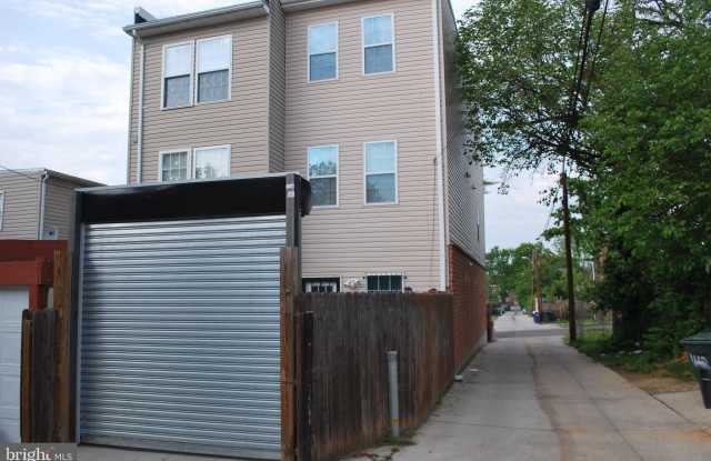 1129 HOLBROOK TERRACE NE Gallery 2